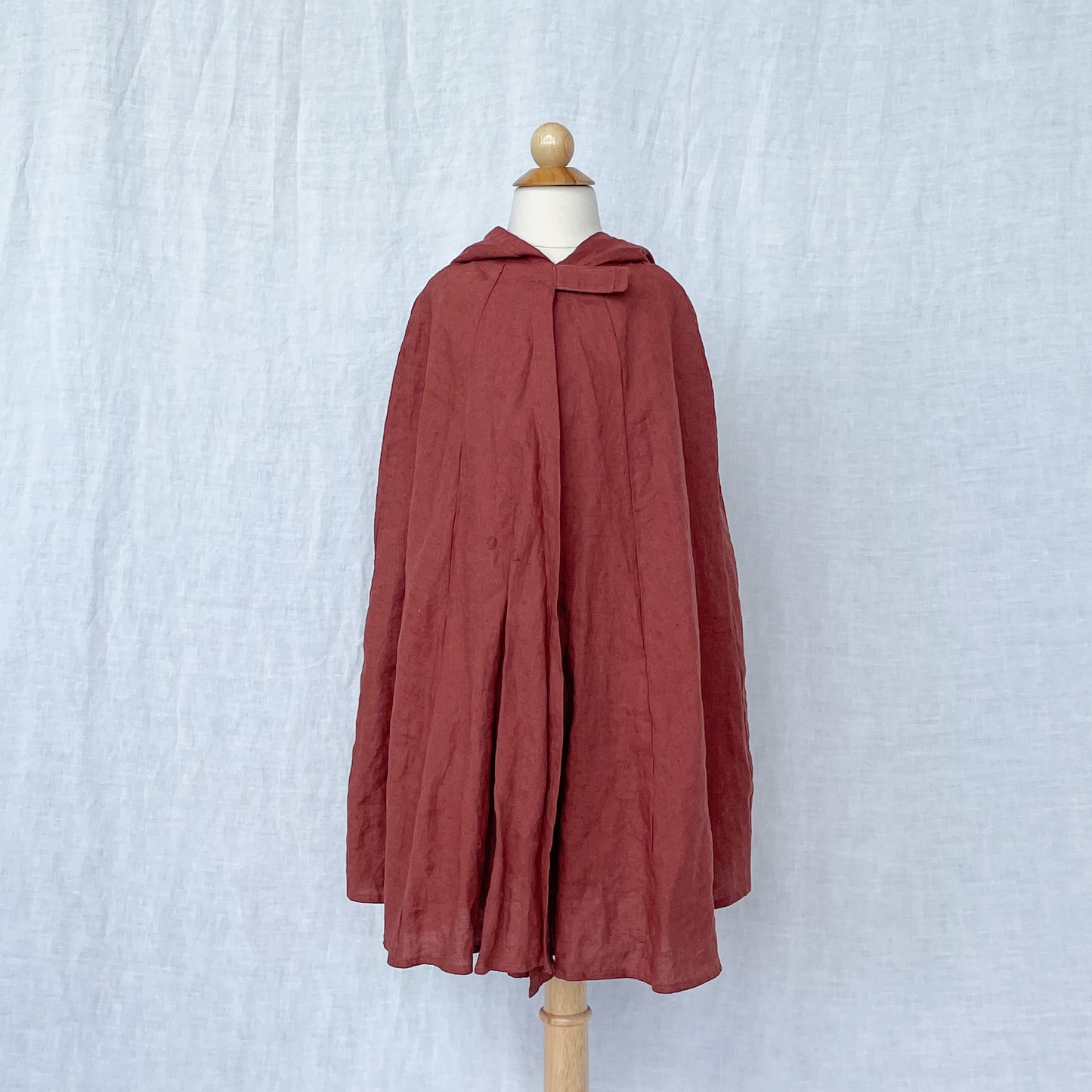 Hooded Cape, Clay