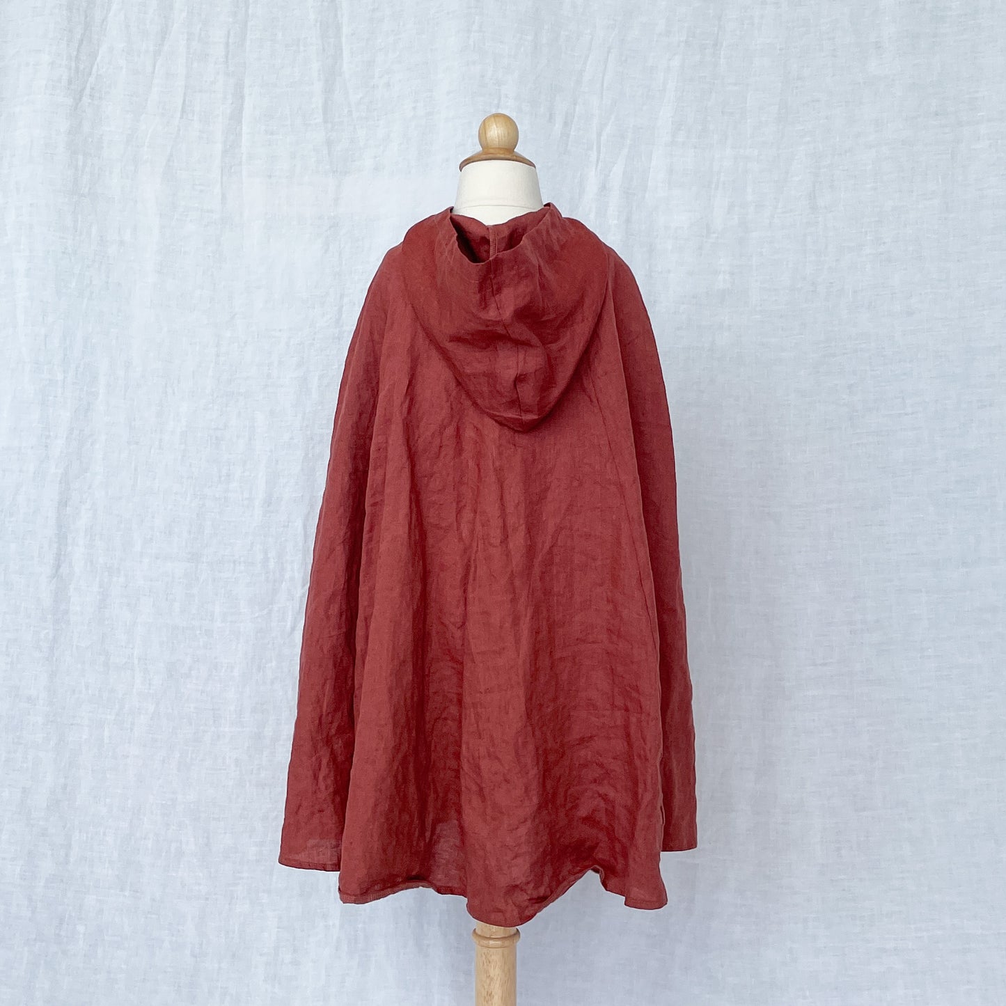 Hooded Cape, Clay