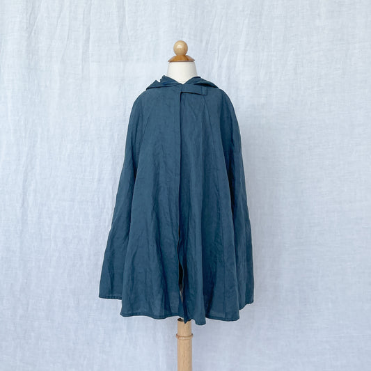 Hooded Cape, Lake